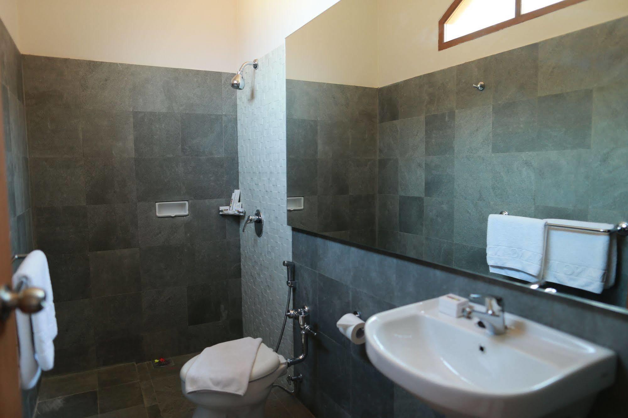 Sanghyang Indah Spa Resort Anyer Exterior photo